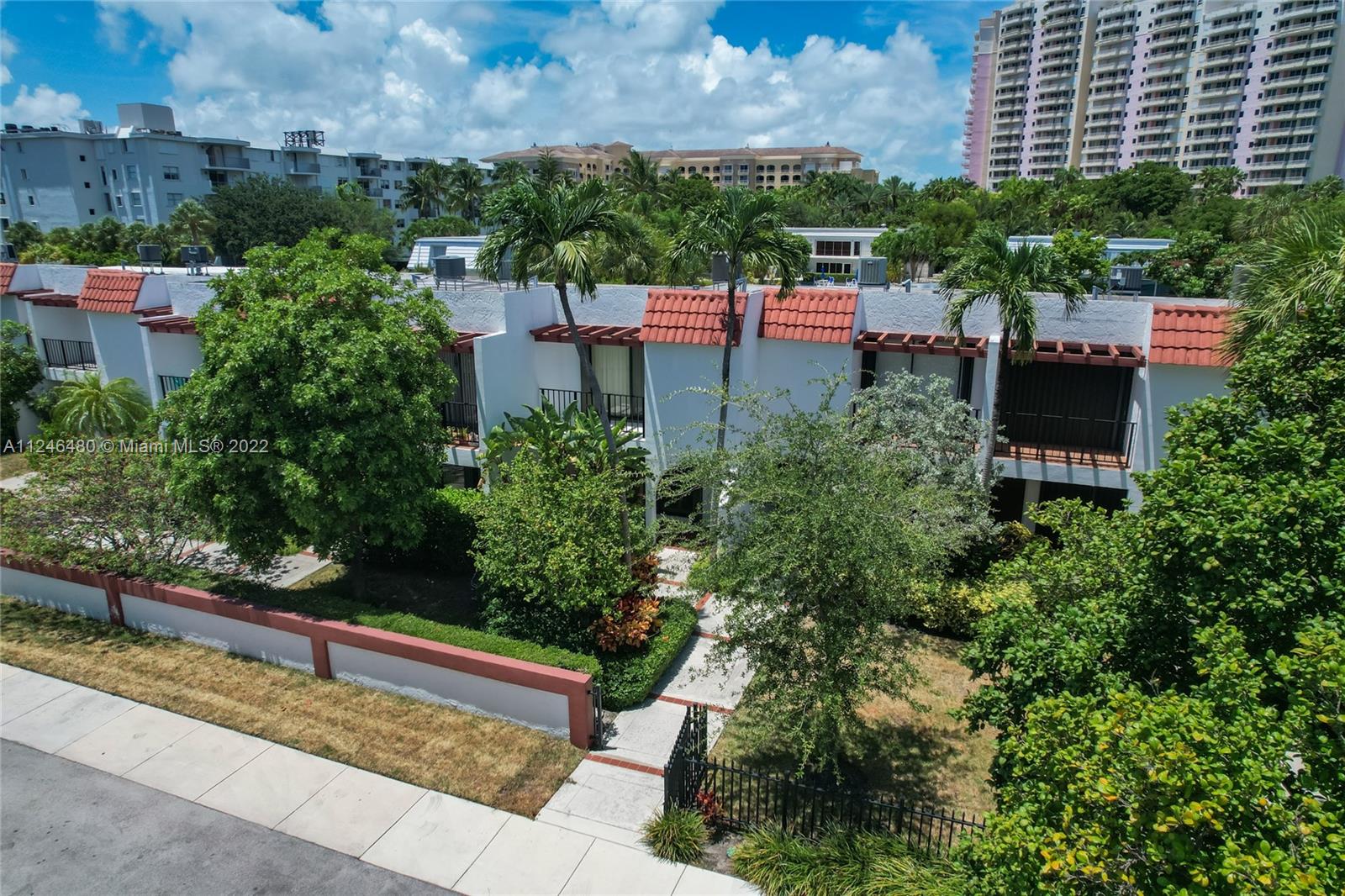 265 Grapetree Dr Unit: 111