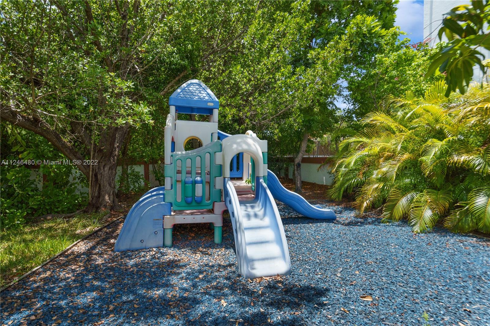 265 Grapetree Dr Unit: 111