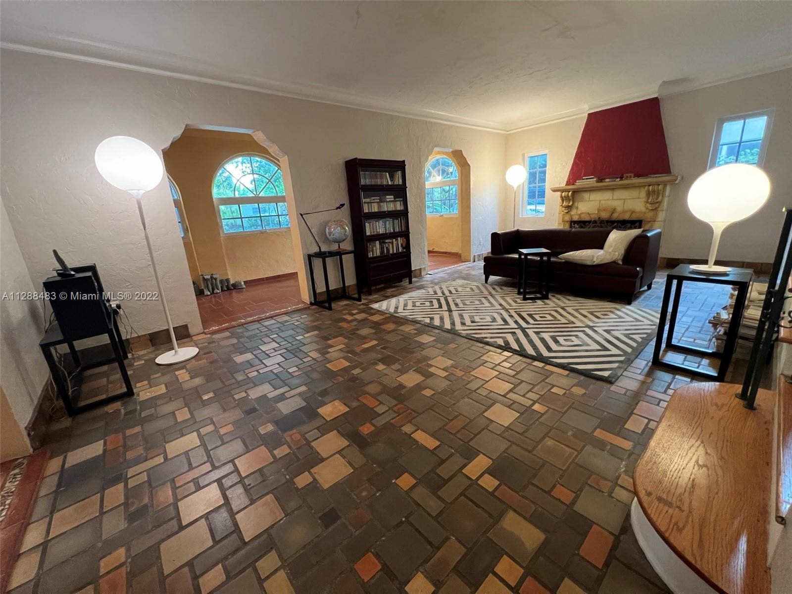 419 S Alhambra Cir
