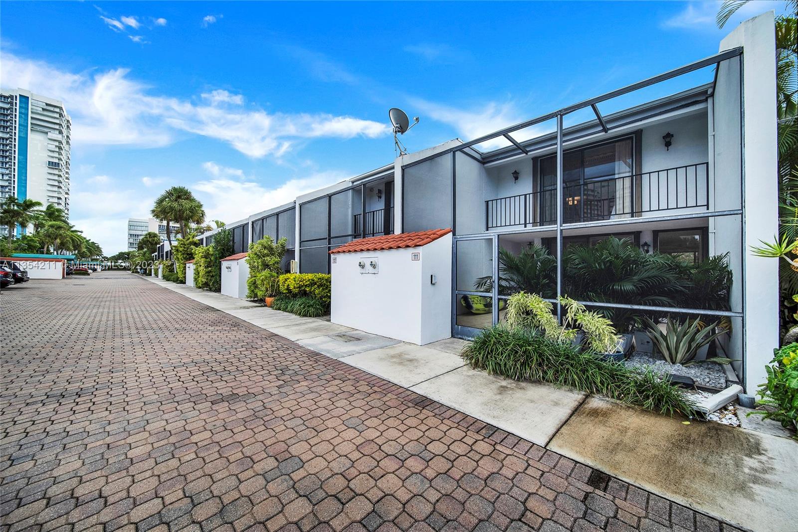 265 Grapetree Dr Unit: 111