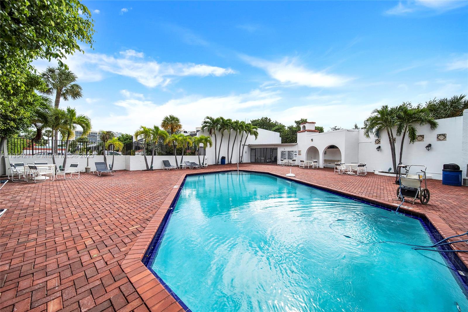 265 Grapetree Dr Unit: 111