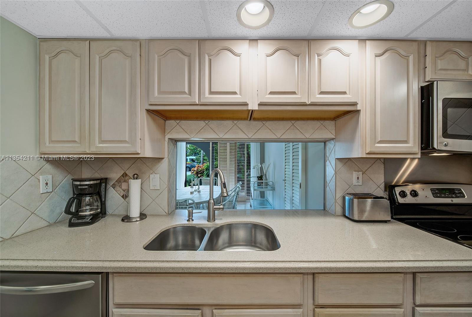265 Grapetree Dr Unit: 111