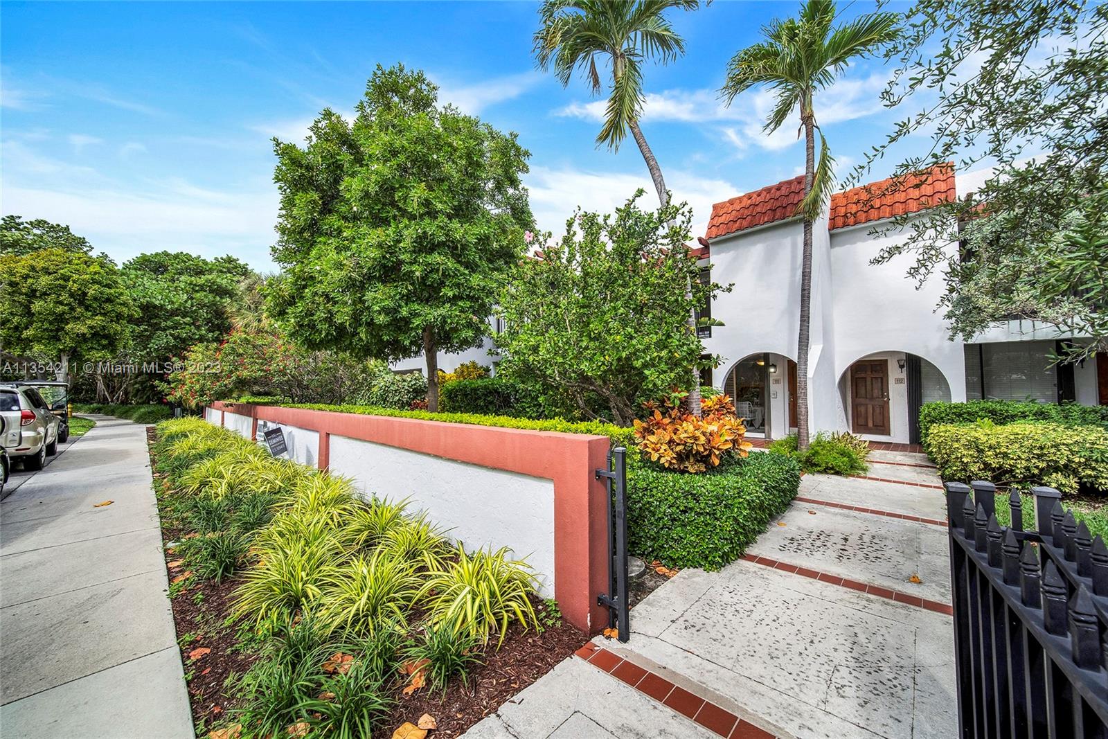 265 Grapetree Dr Unit: 111