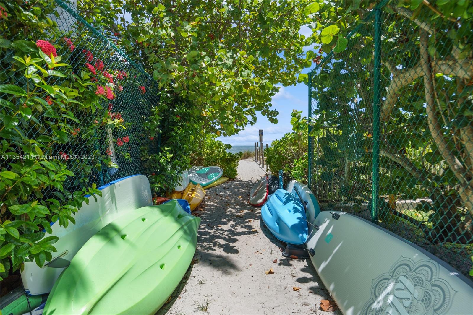265 Grapetree Dr Unit: 111