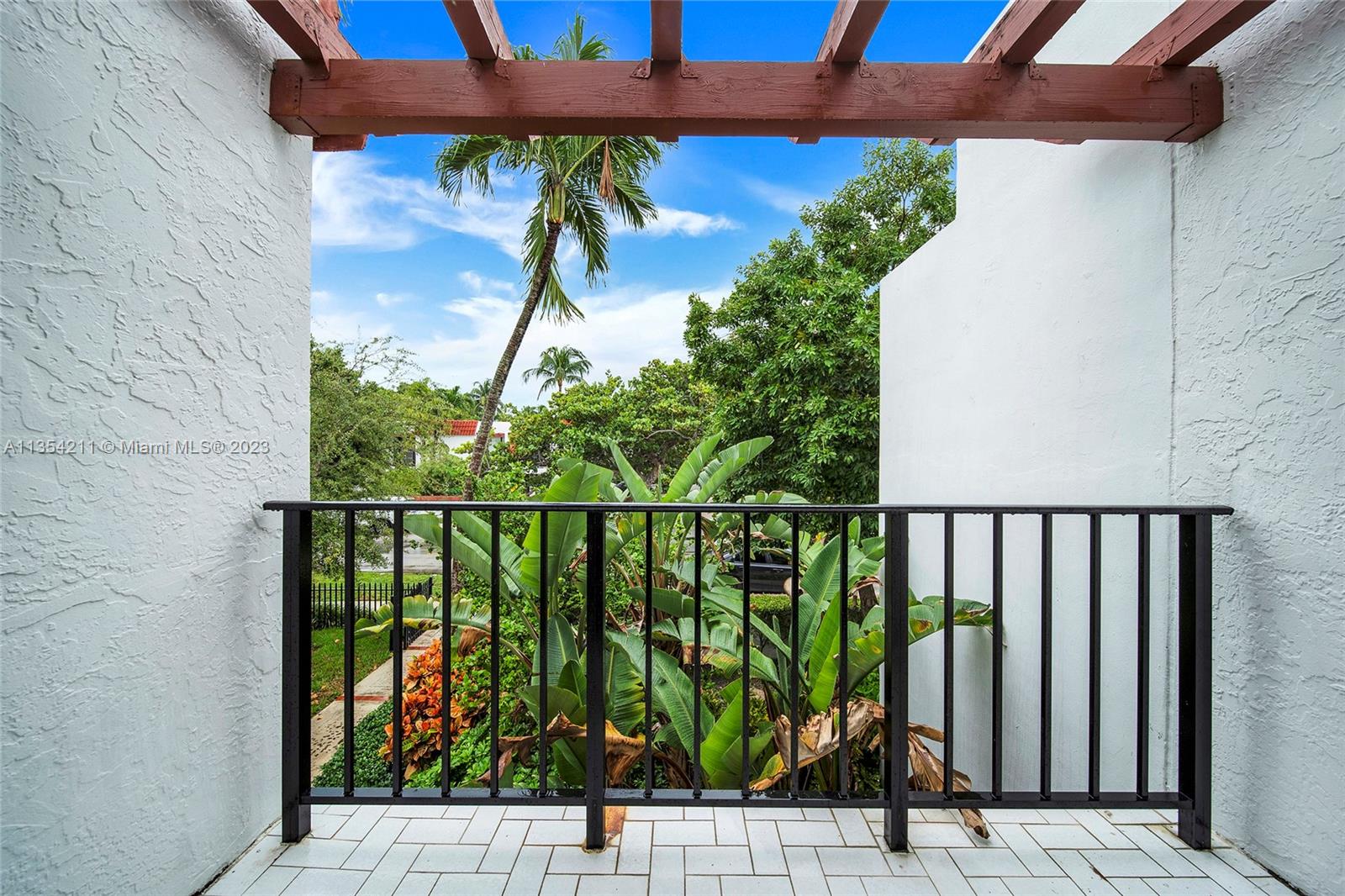 265 Grapetree Dr Unit: 111