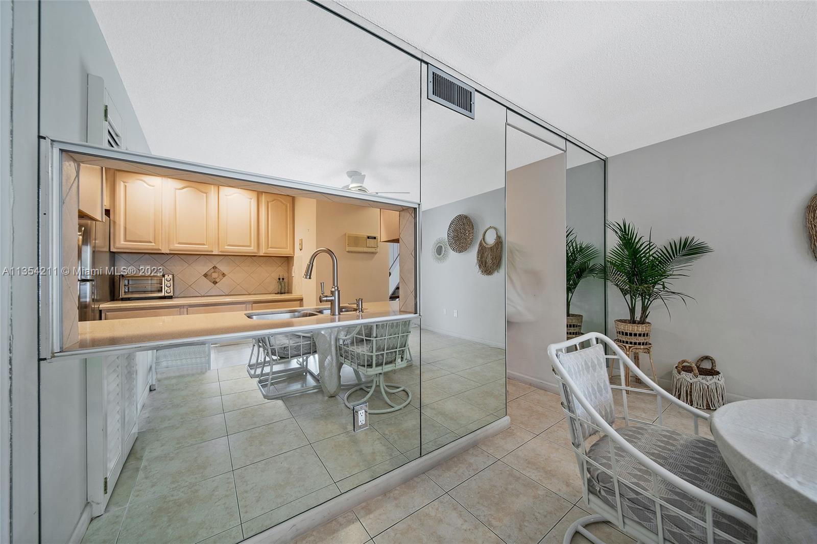 265 Grapetree Dr Unit: 111