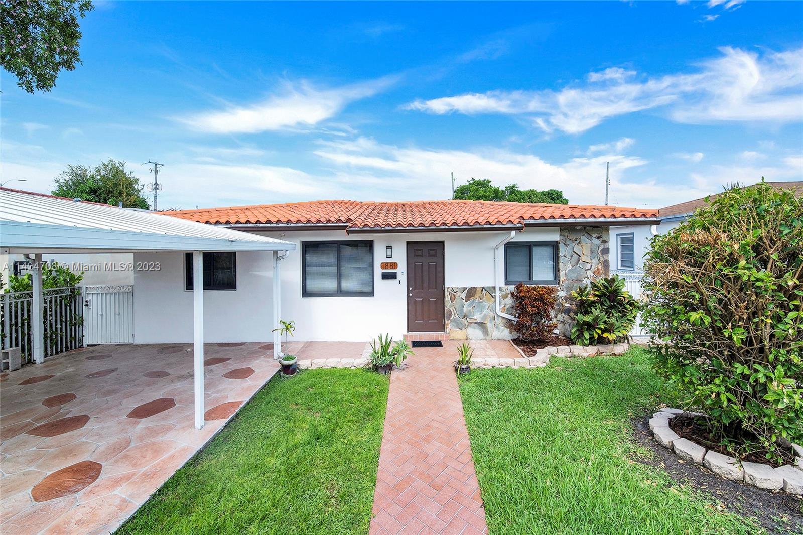 1881 NW 36th Ave Unit: .