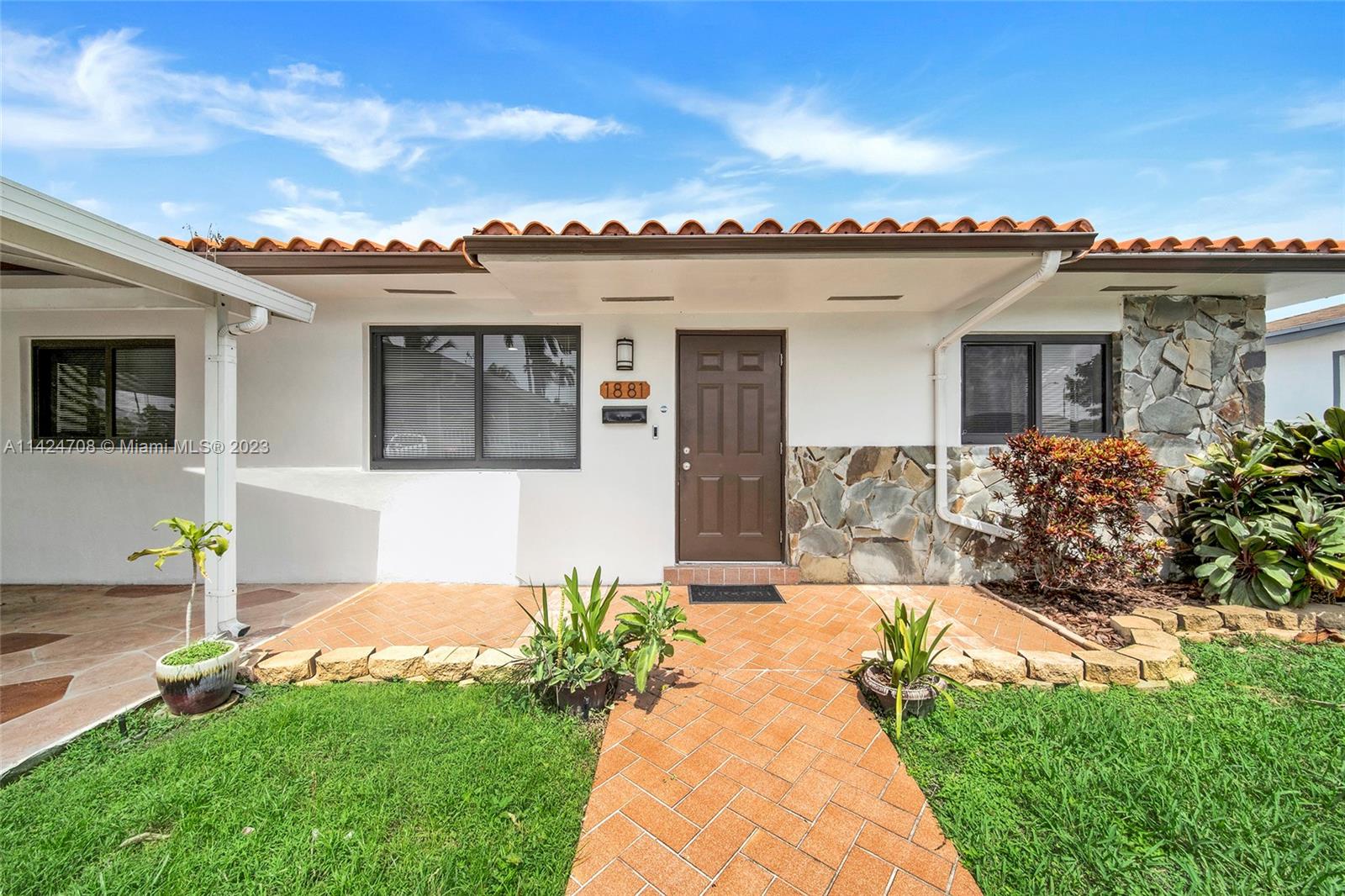 1881 NW 36th Ave Unit: .