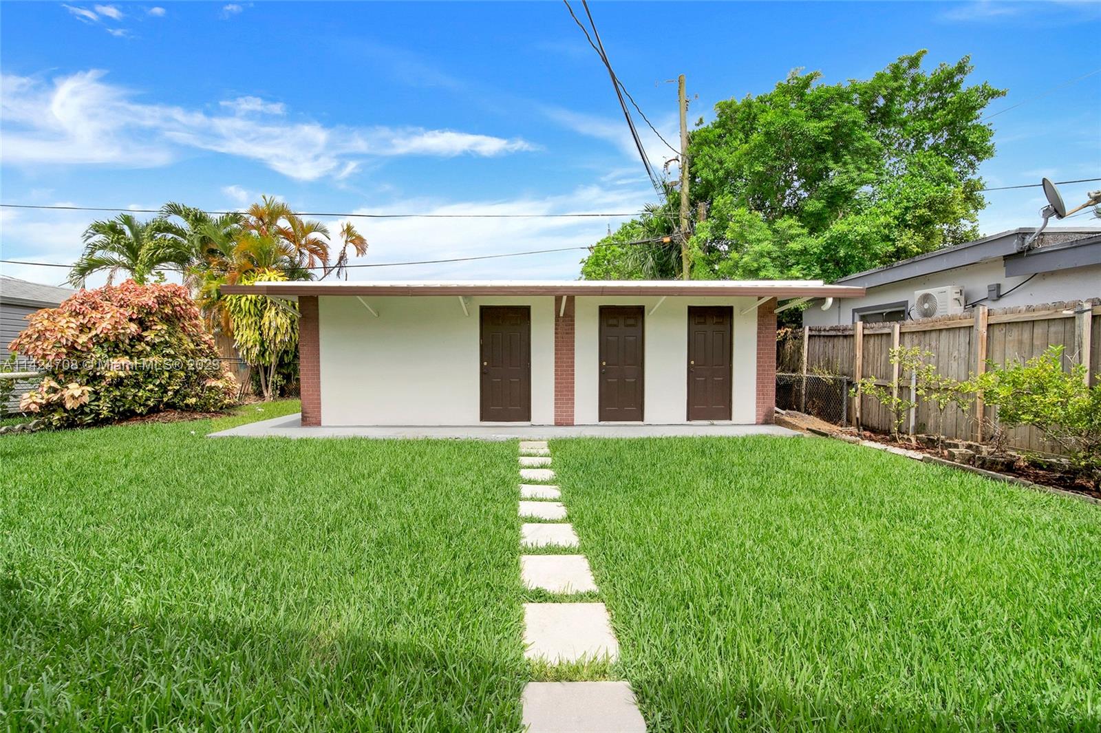 1881 NW 36th Ave Unit: .