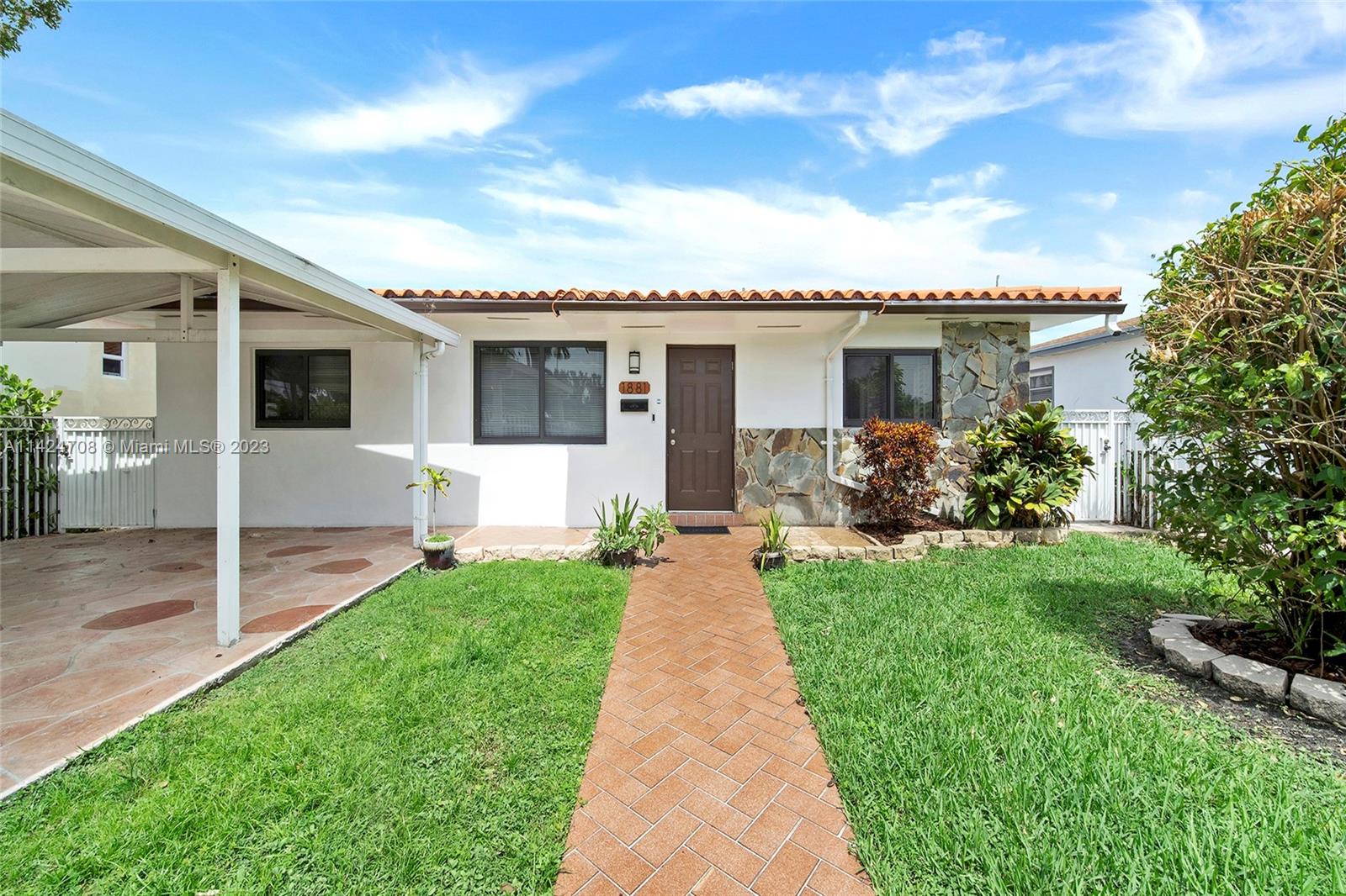 1881 NW 36th Ave Unit: .
