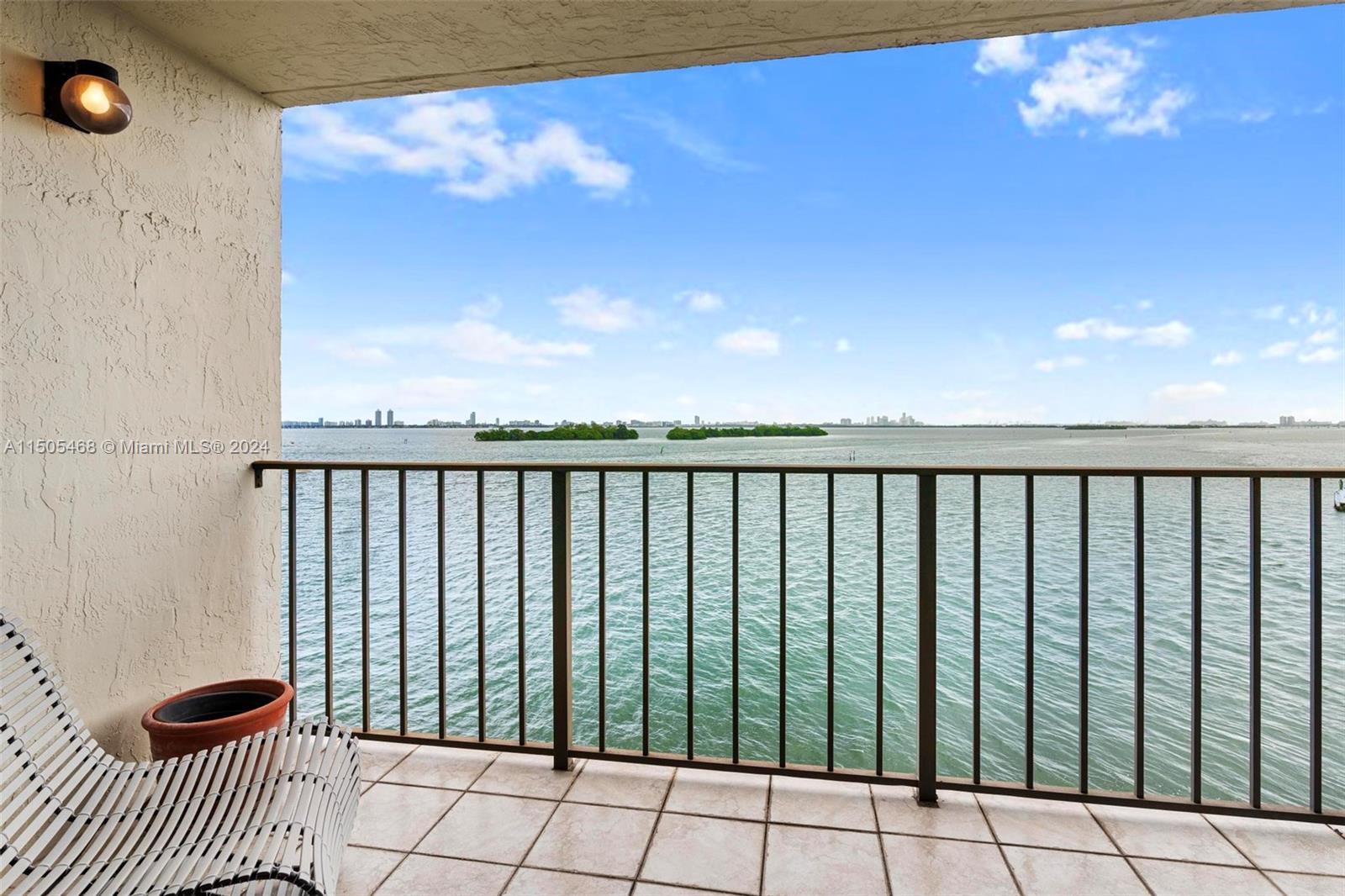 7751 NE Bayshore Ct # 5B