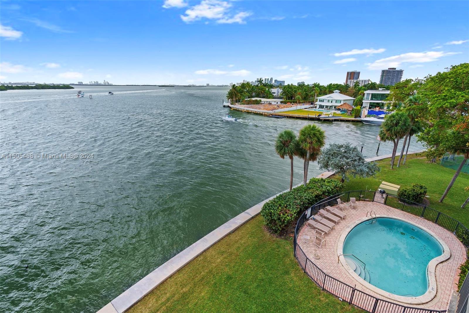7751 NE Bayshore Ct # 5B