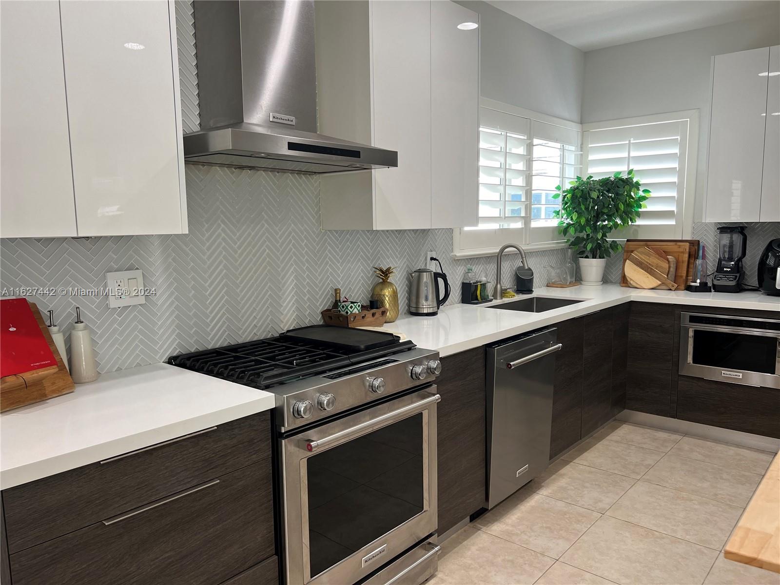 49 N Shore Dr