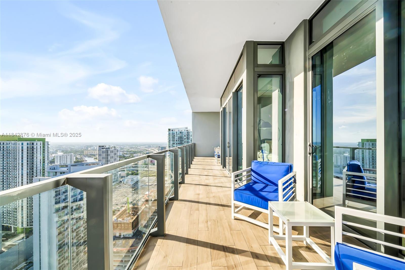 88 SW 7th St # 4004