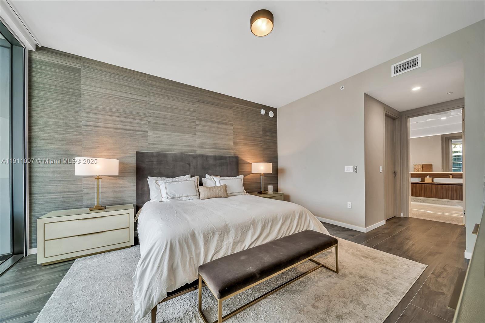 1000 Brickell Plz Unit: PH5807