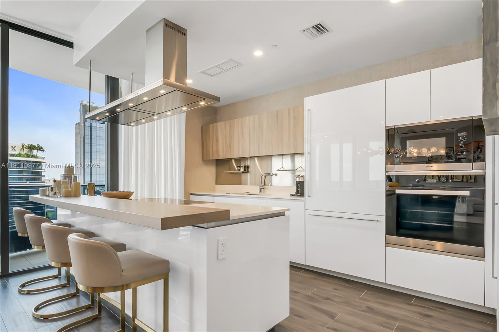 1000 Brickell Plz Unit: PH5807