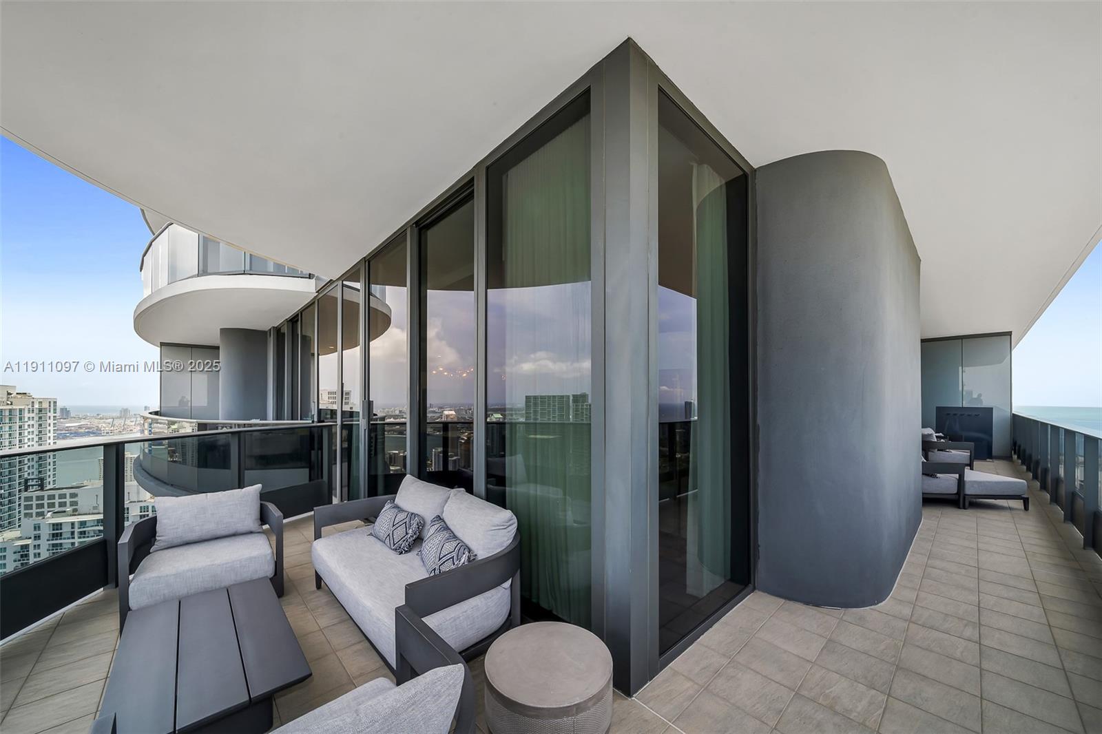 1000 Brickell Plz Unit: PH5807