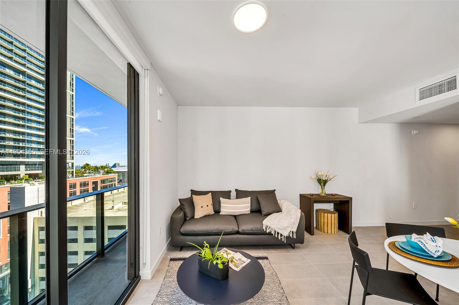 120 NE 5 # 1608