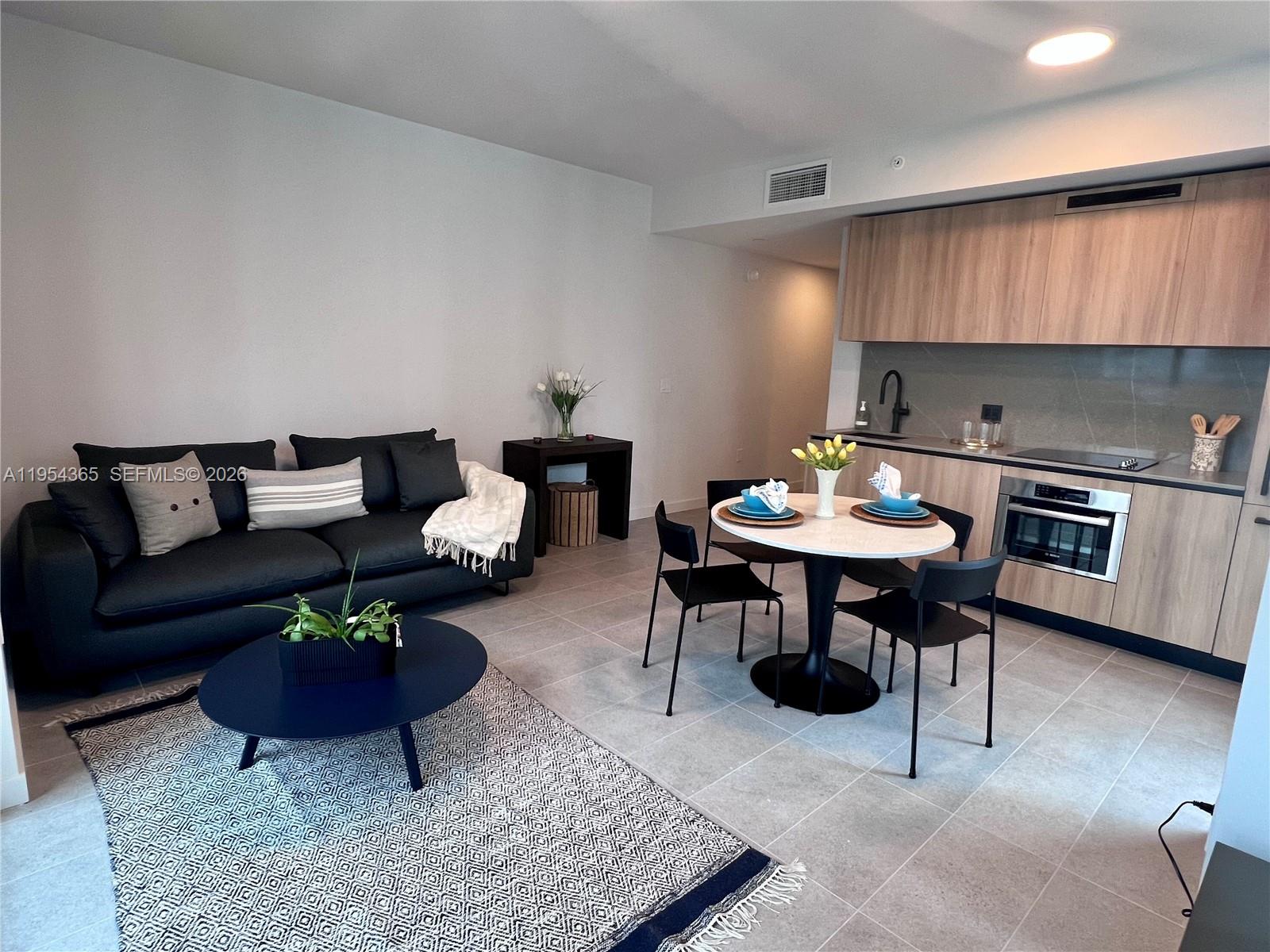 120 NE 5 # 1608