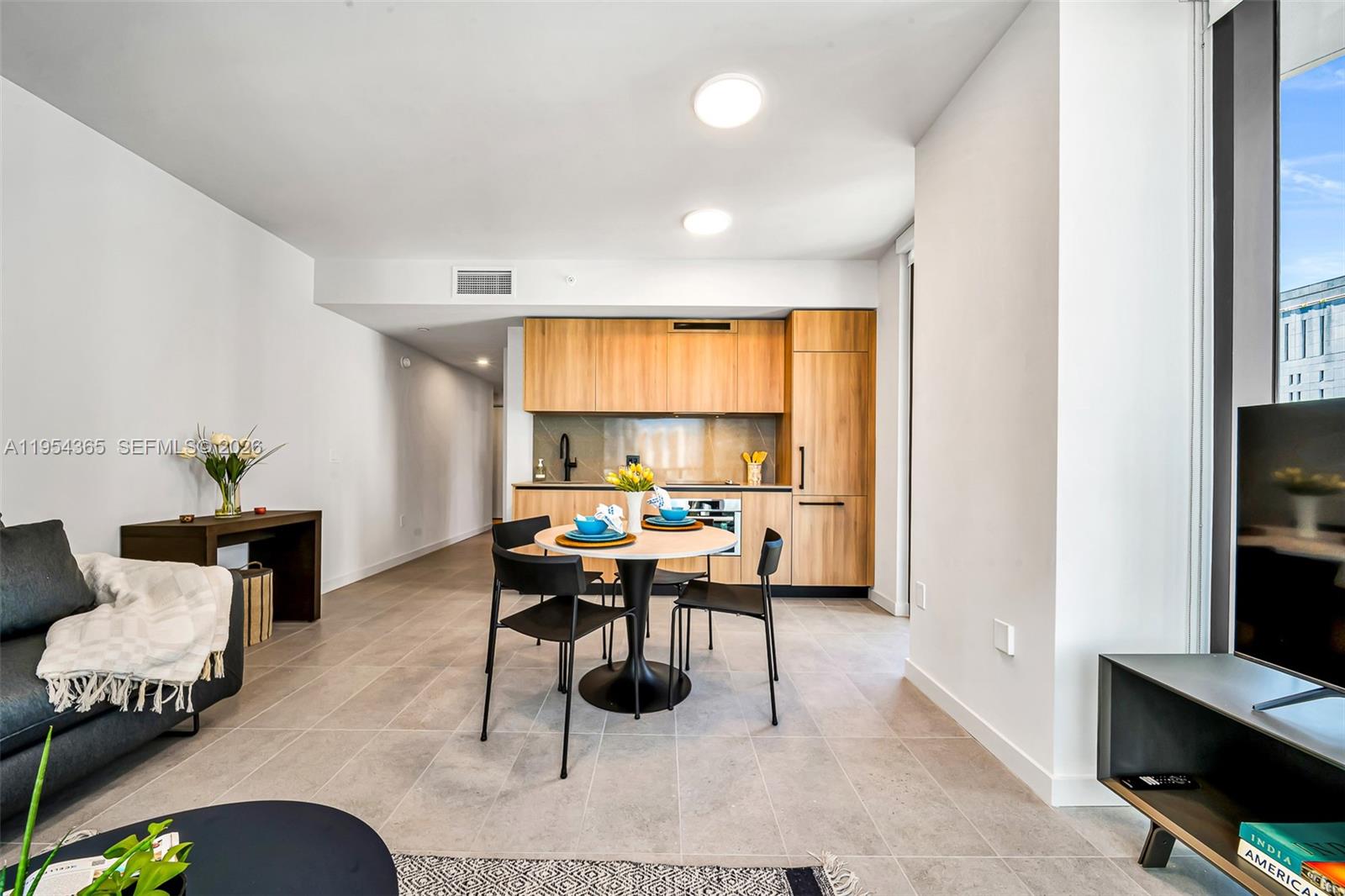 120 NE 5 # 1608