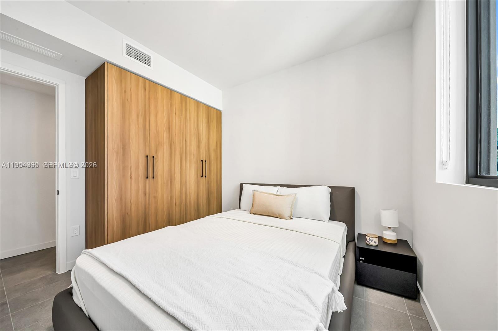 120 NE 5 # 1608