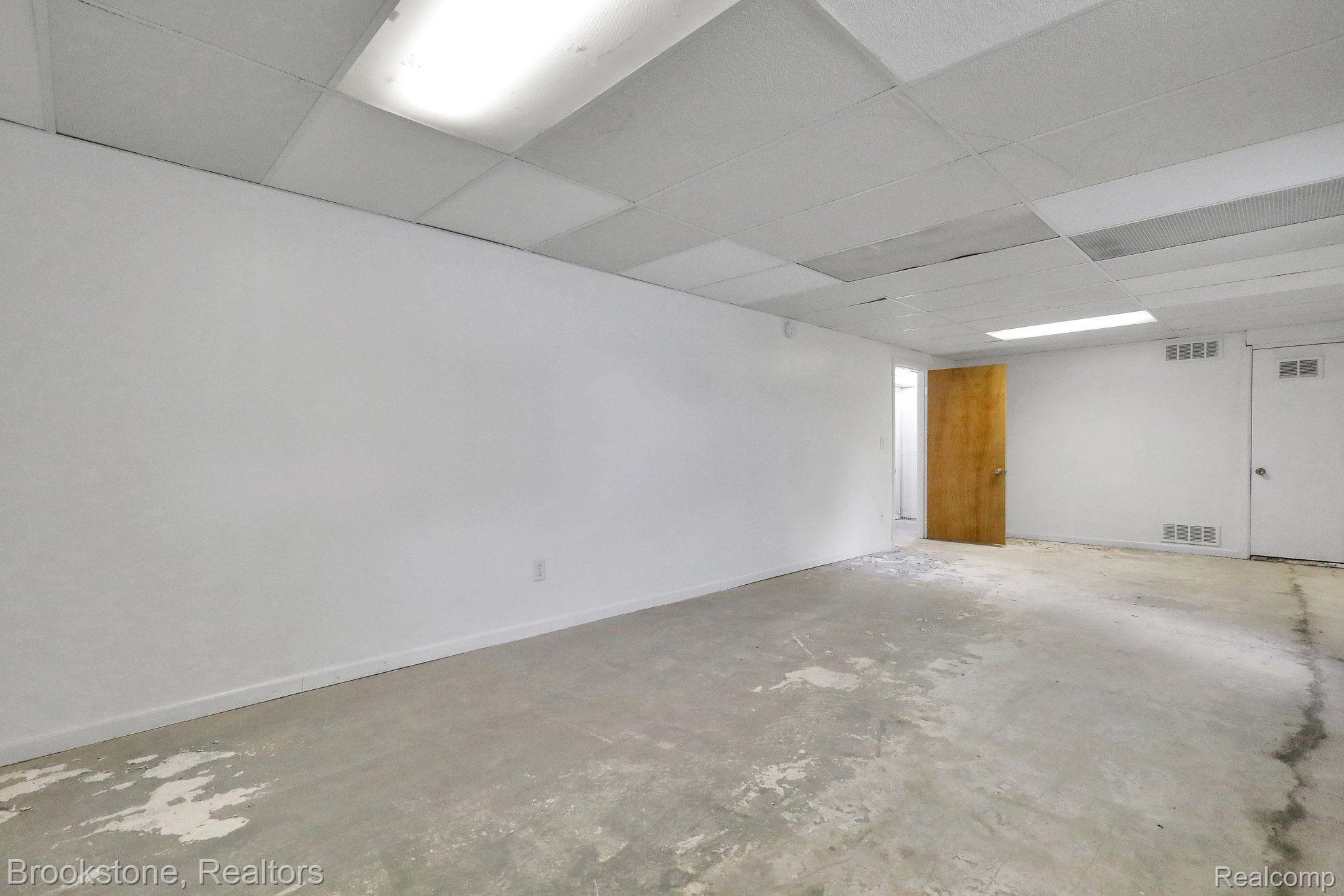 5031 WILLOUGHBY Road