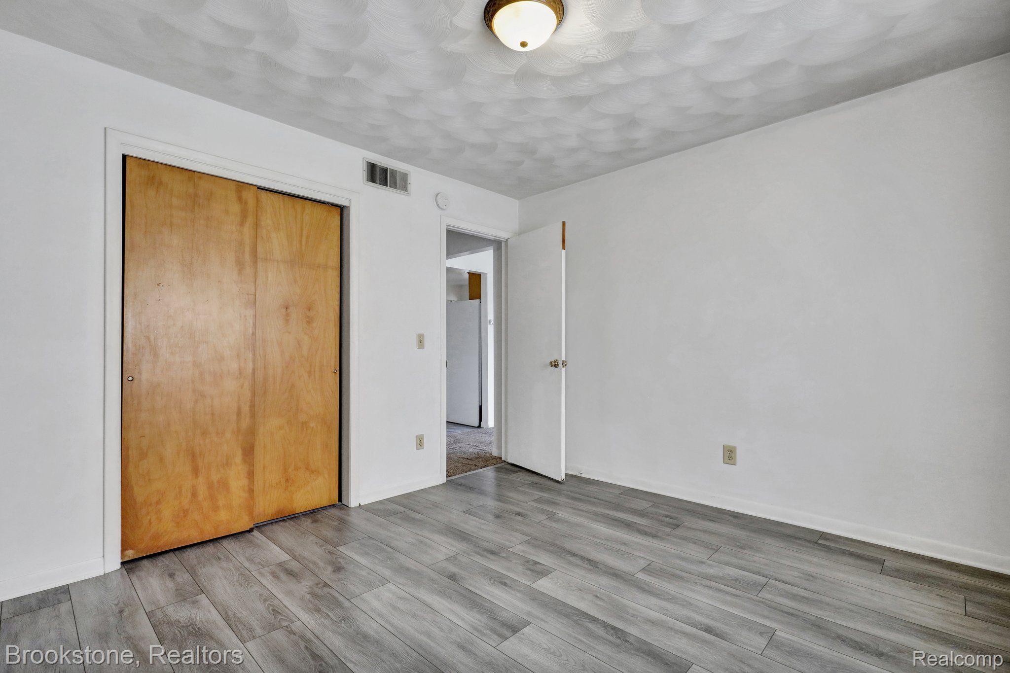 5031 WILLOUGHBY Road
