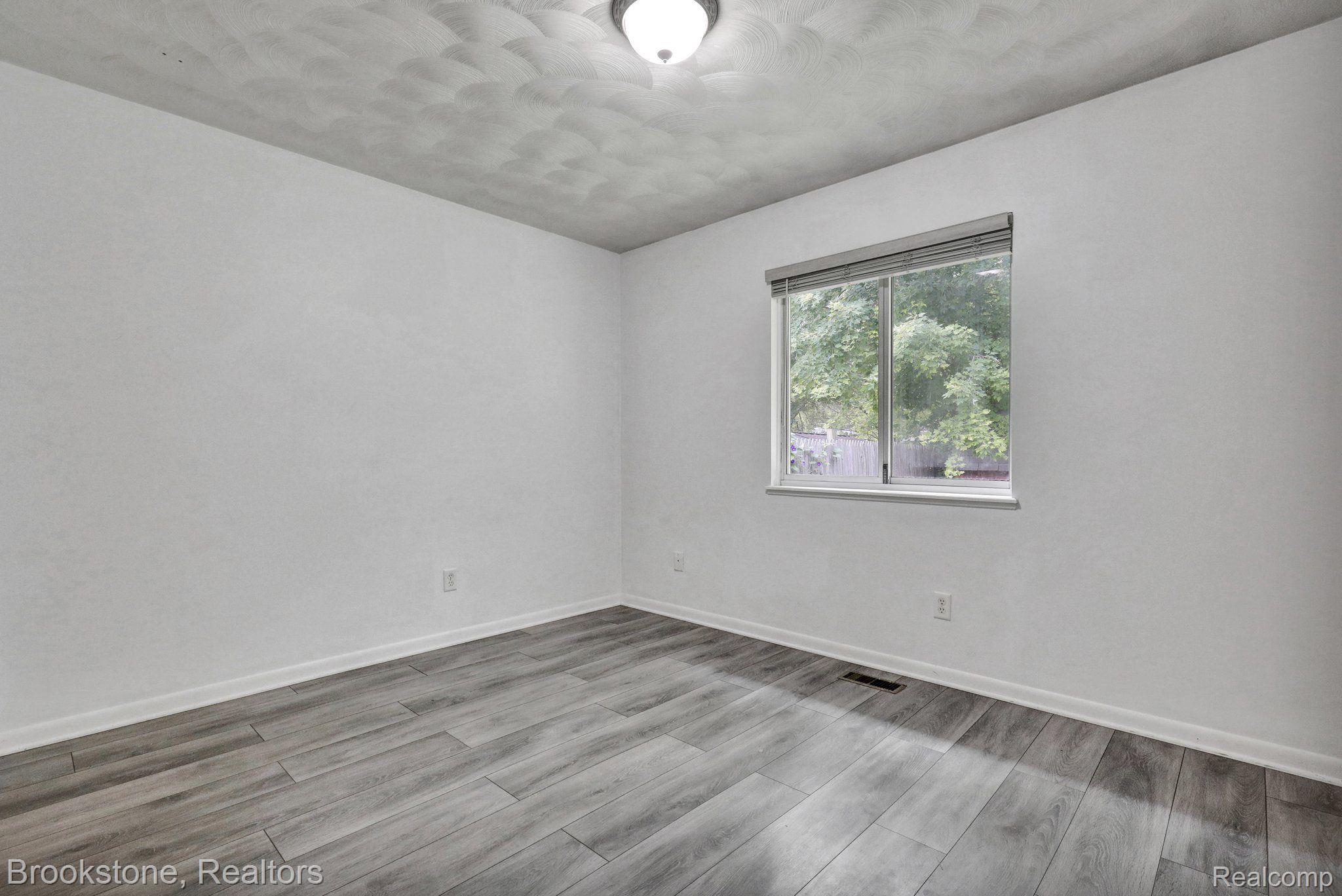 5031 WILLOUGHBY Road