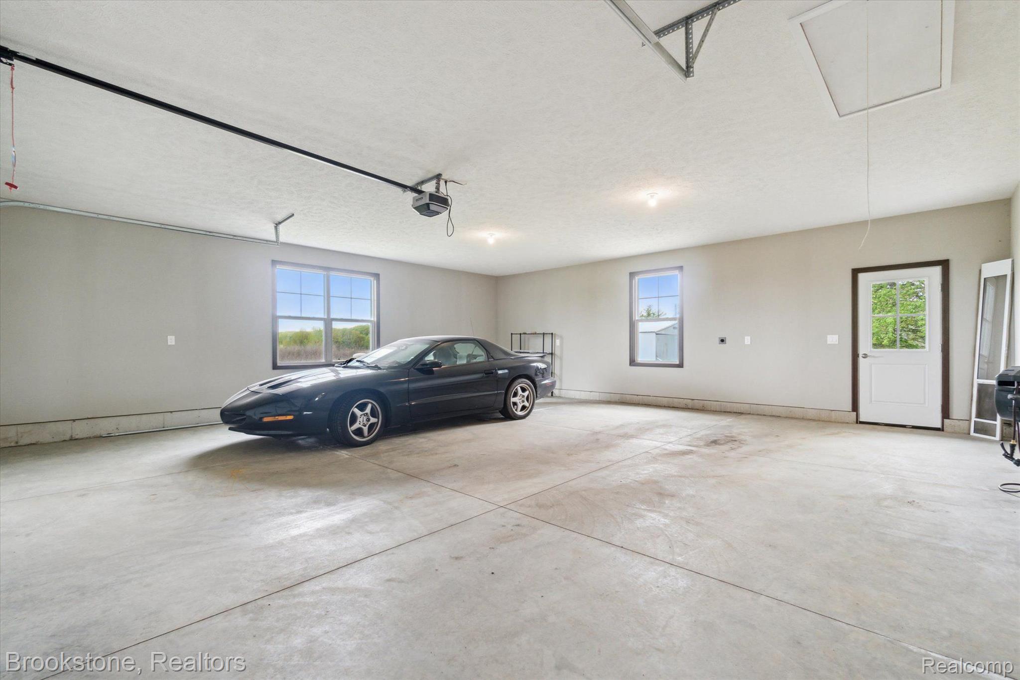 4050 CAYMAN Drive