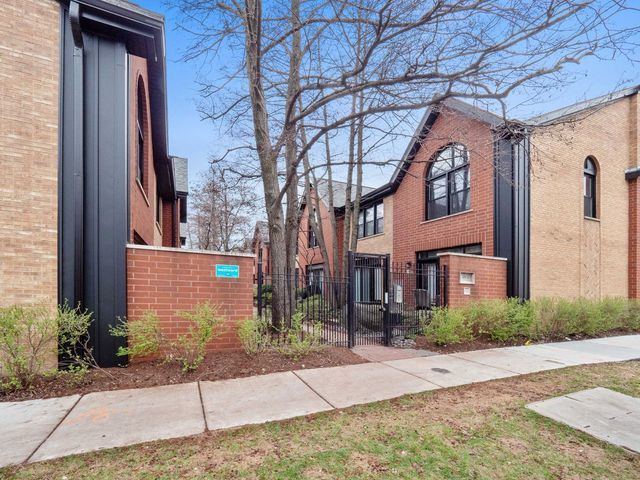 1801 W Diversey Parkway Unit: 30