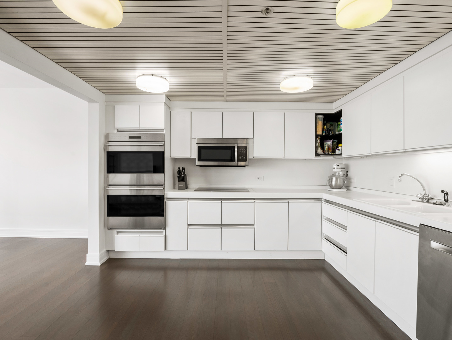 161 E Chicago Avenue Unit: 42H