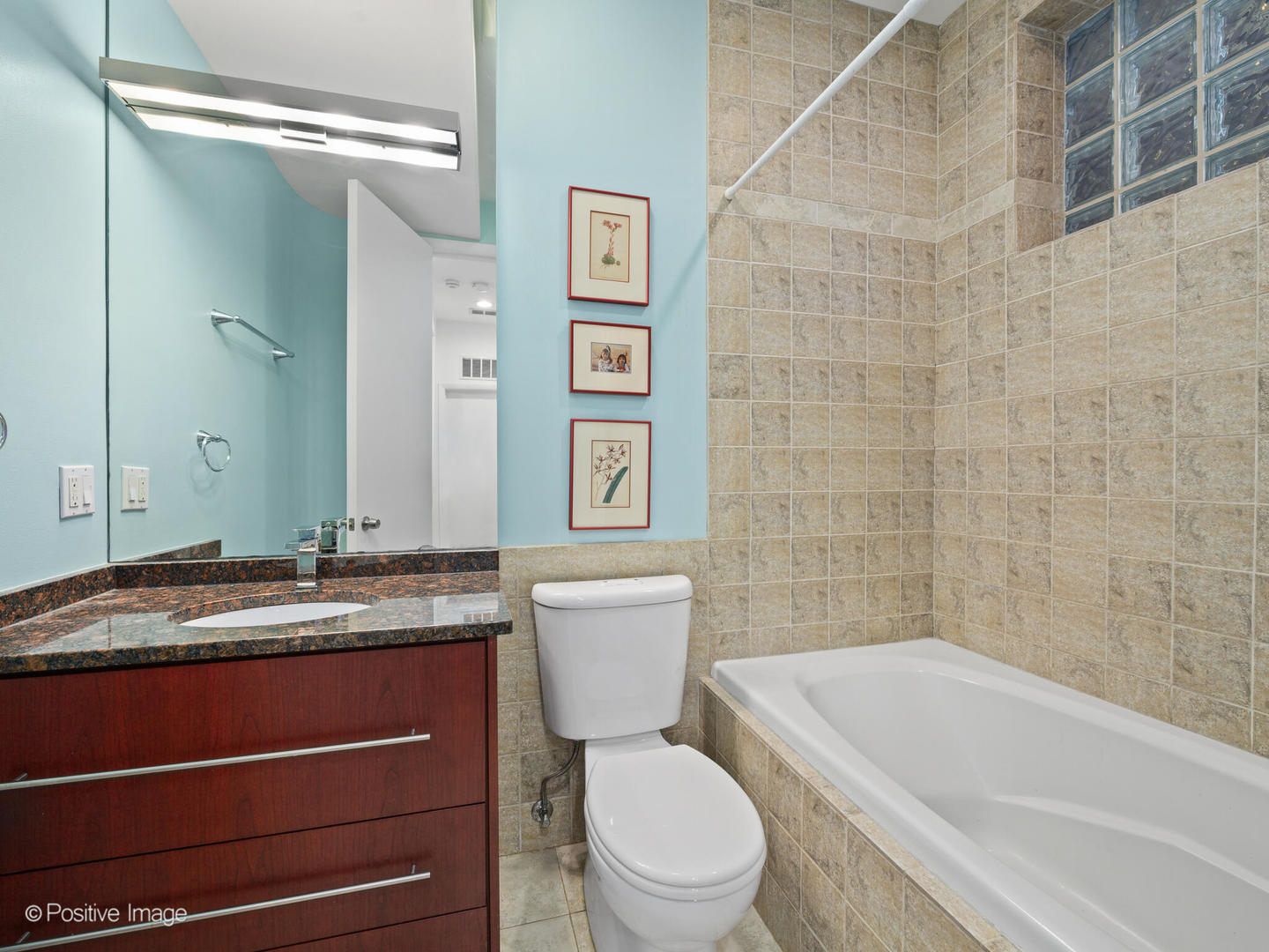 884 N Paulina Street Unit: 1R