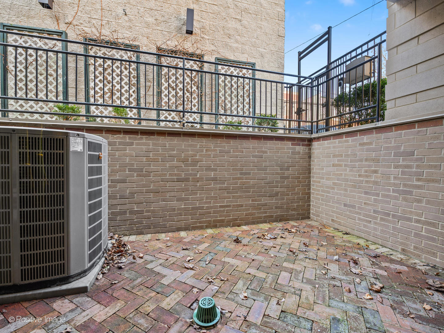 884 N Paulina Street Unit: 1R