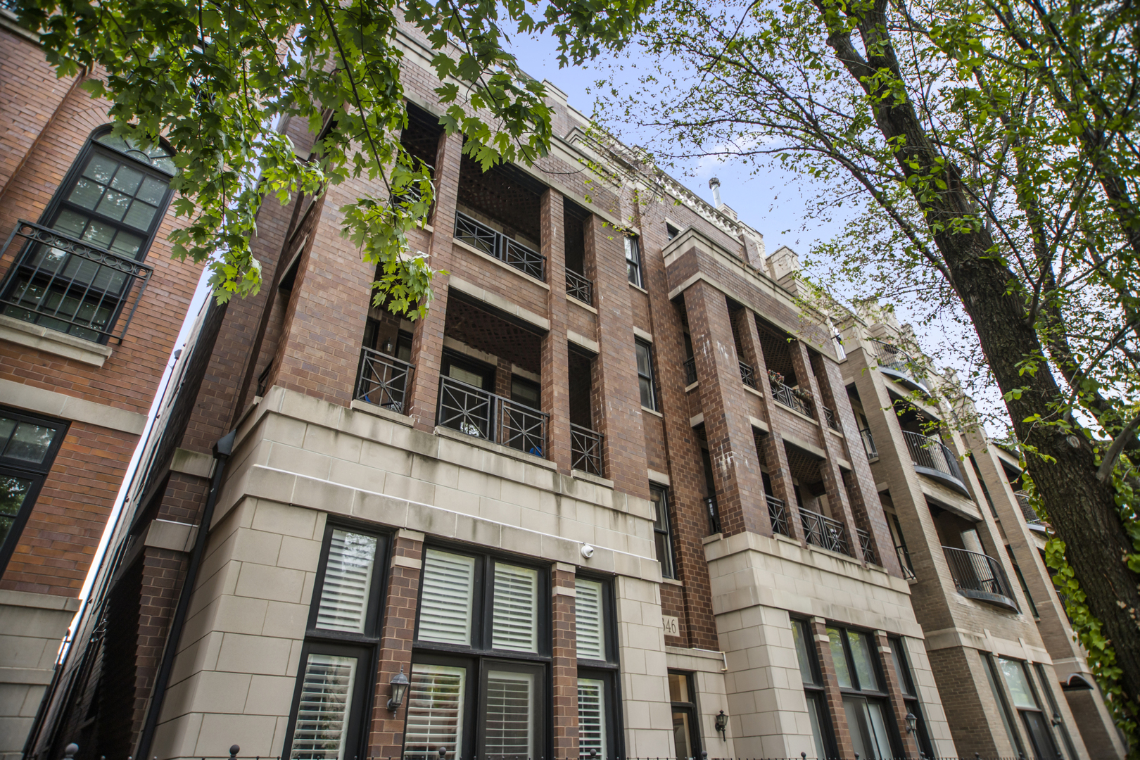 3346 N SOUTHPORT Avenue Unit: 4S