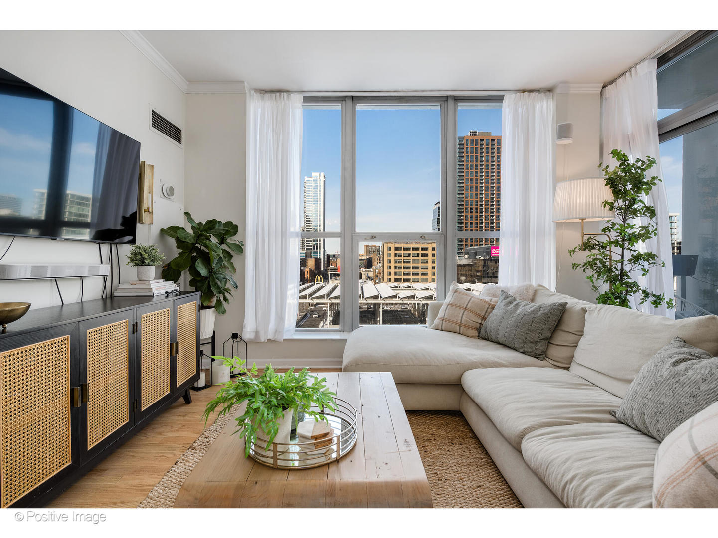 600 N Dearborn Street Unit: 701