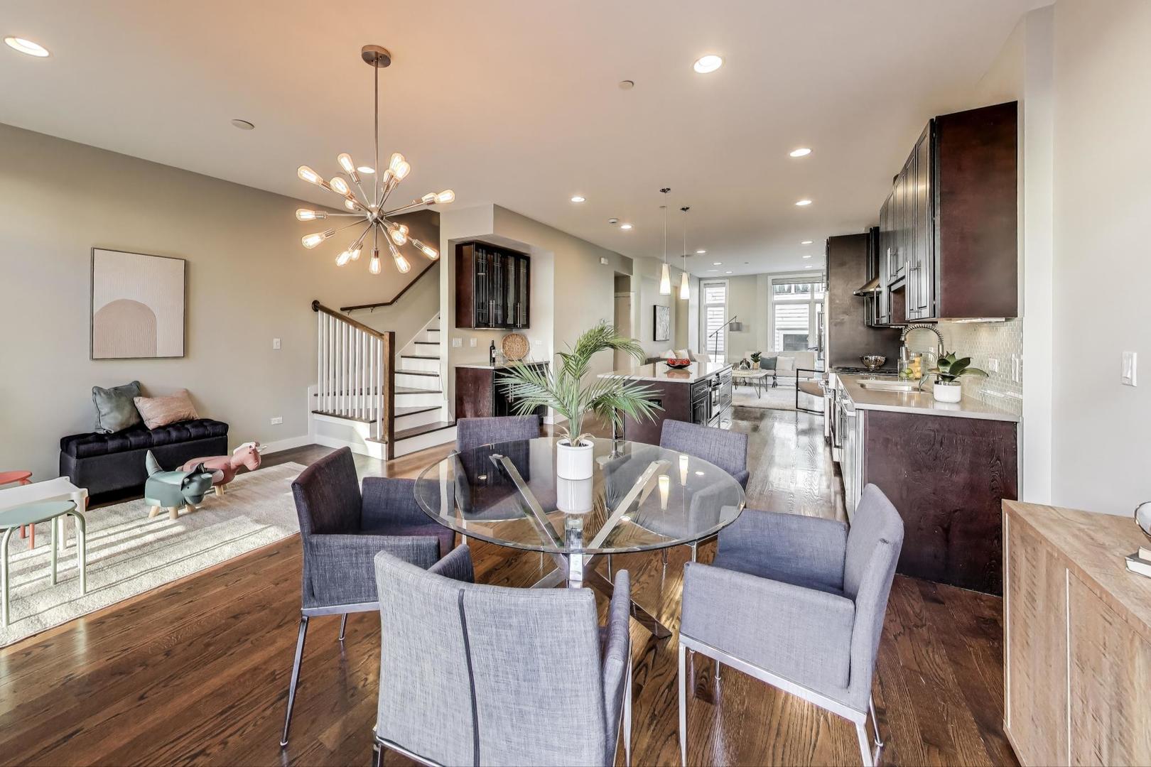 2823 N OAKLEY Avenue Unit: K