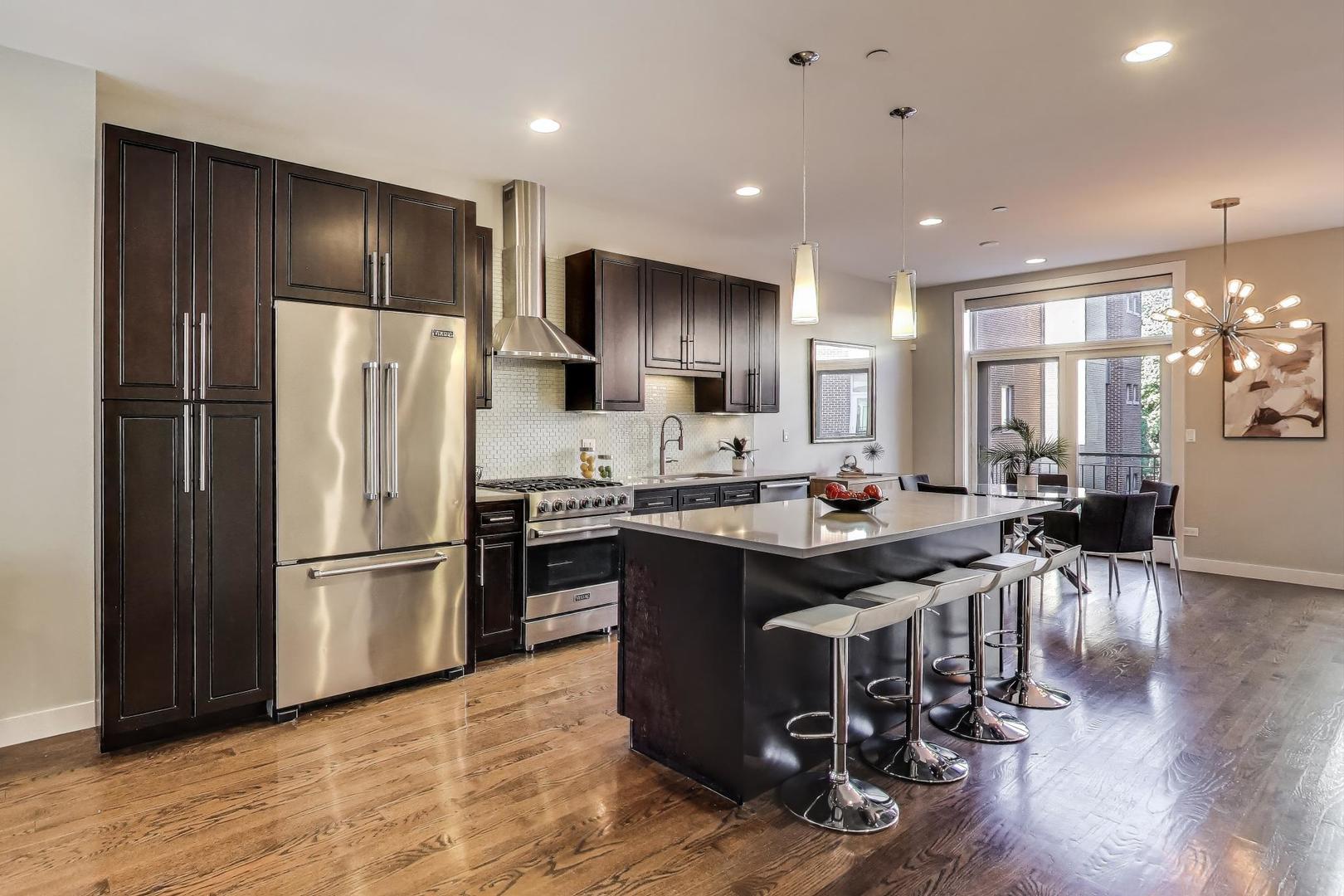 2823 N OAKLEY Avenue Unit: K