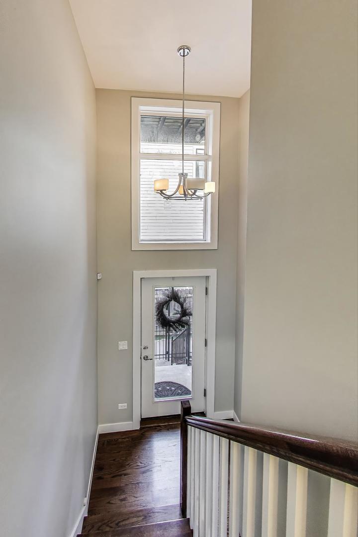 2823 N OAKLEY Avenue Unit: K