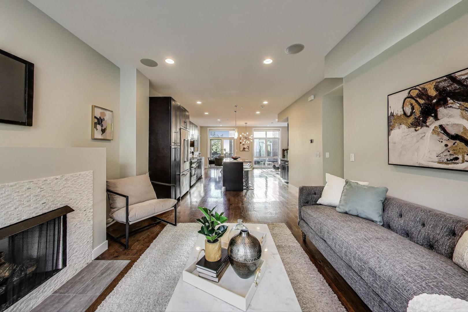 2823 N OAKLEY Avenue Unit: K