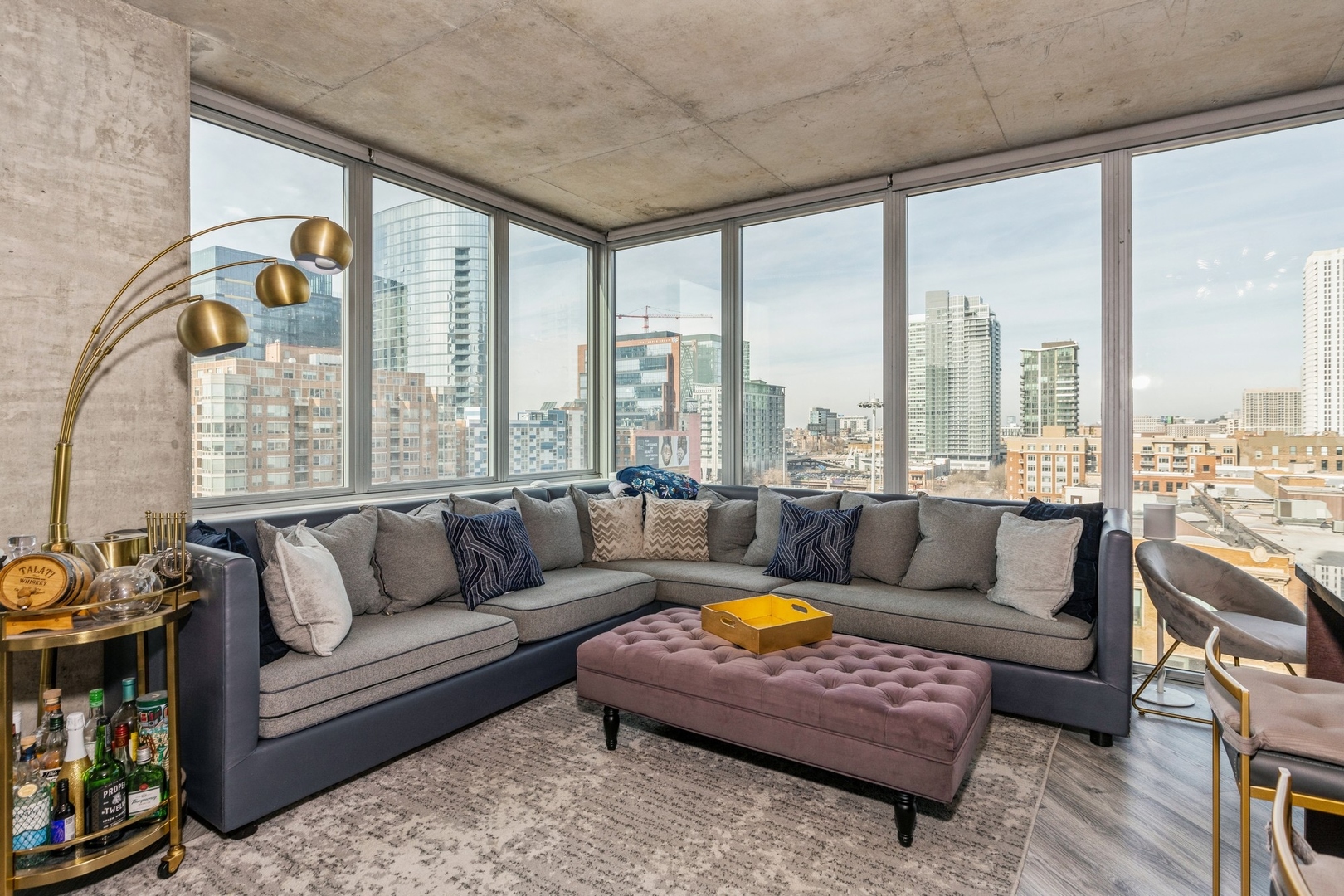 659 W Randolph Street Unit: 909