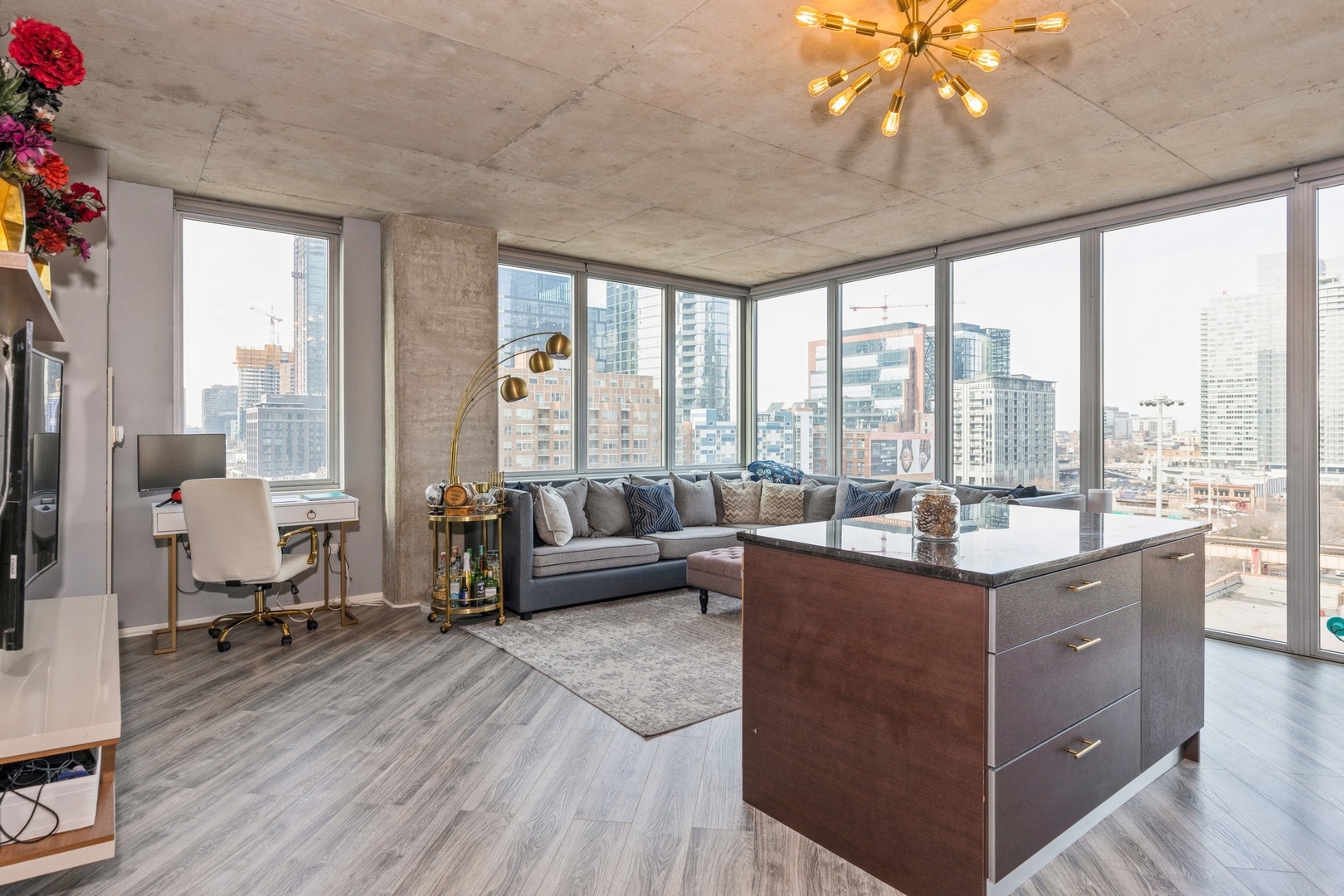 659 W Randolph Street Unit: 909