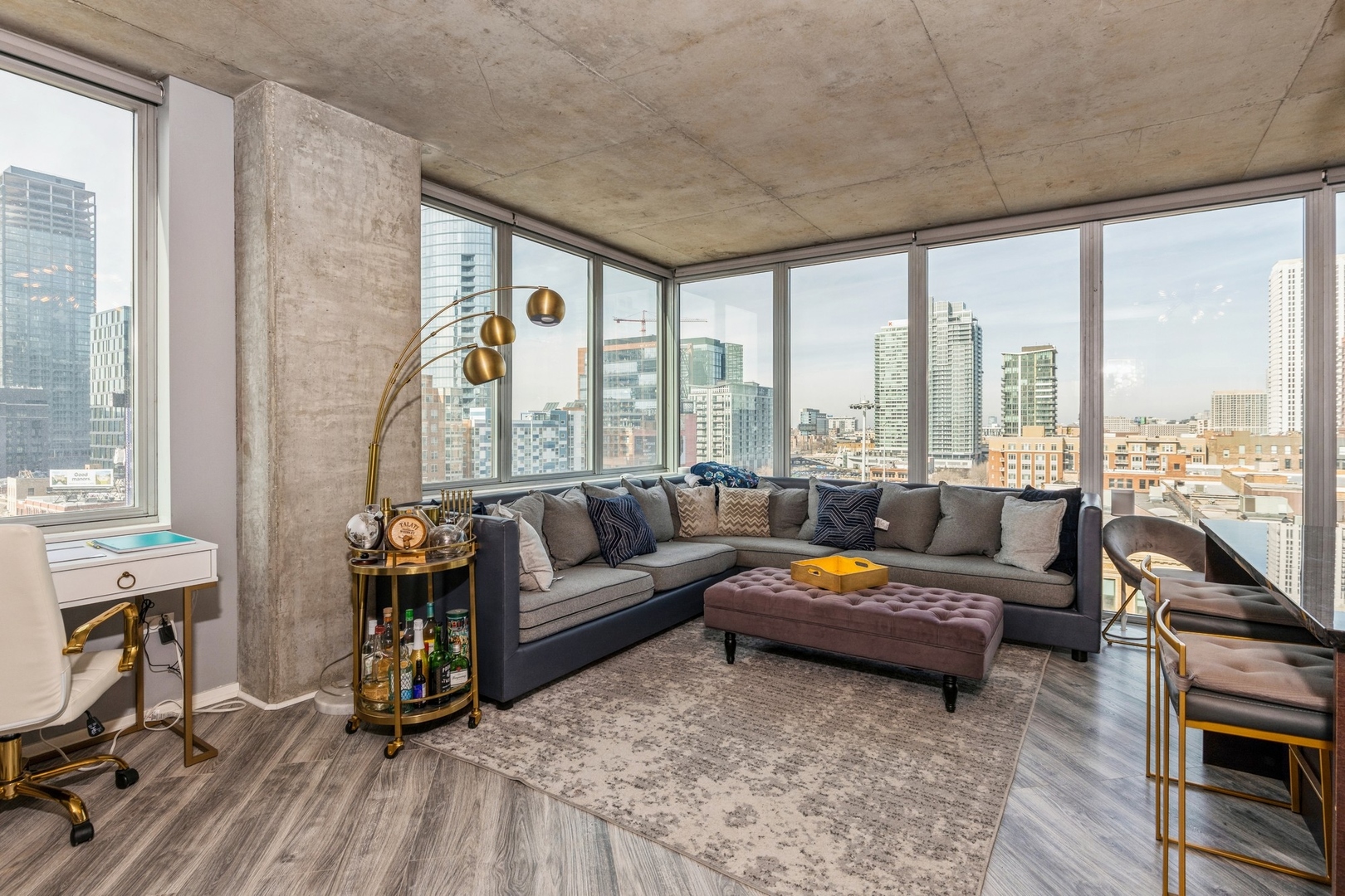 659 W Randolph Street Unit: 909