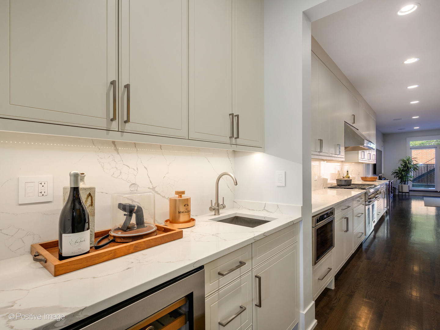 2018 W LEMOYNE Street Unit: 1W