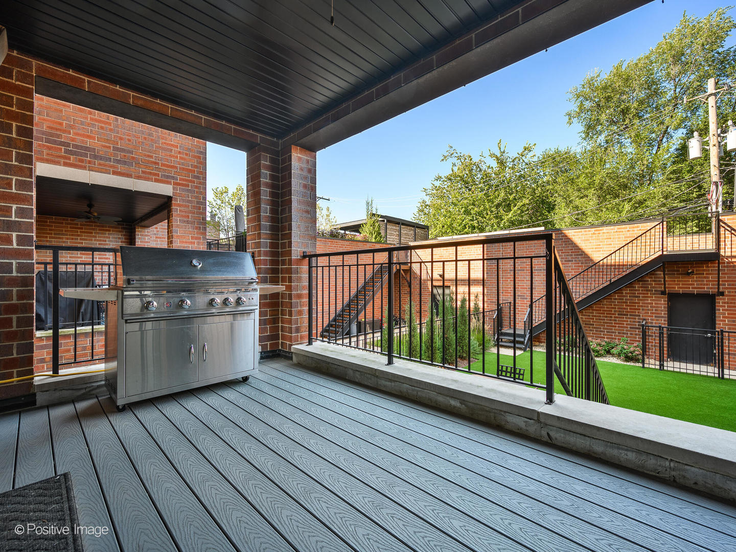 2018 W LEMOYNE Street Unit: 1W