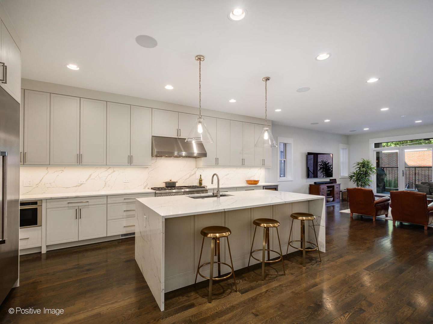2018 W LEMOYNE Street Unit: 1W