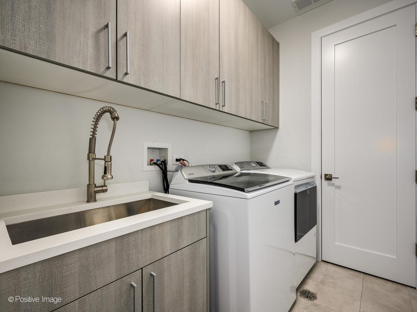 2018 W LEMOYNE Street Unit: 1W