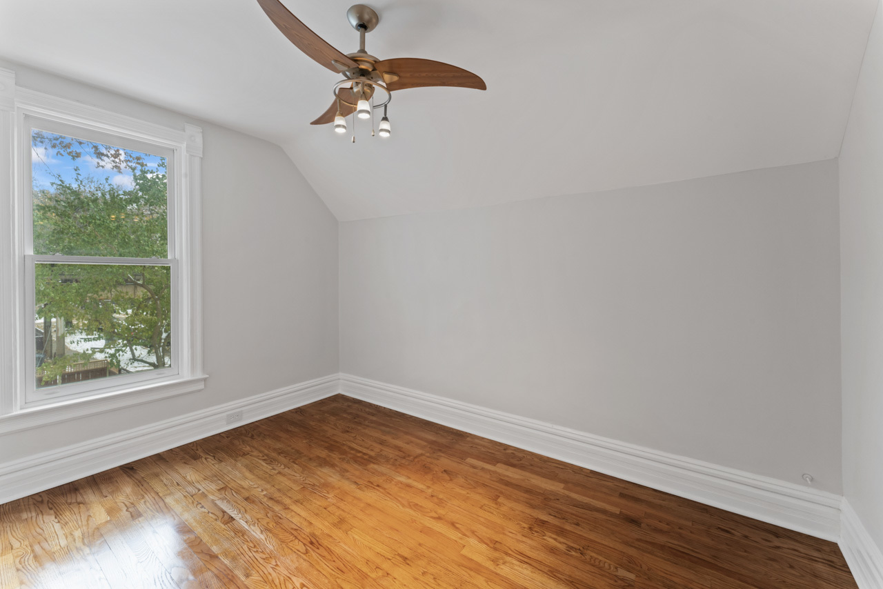 2135 W Leland Avenue