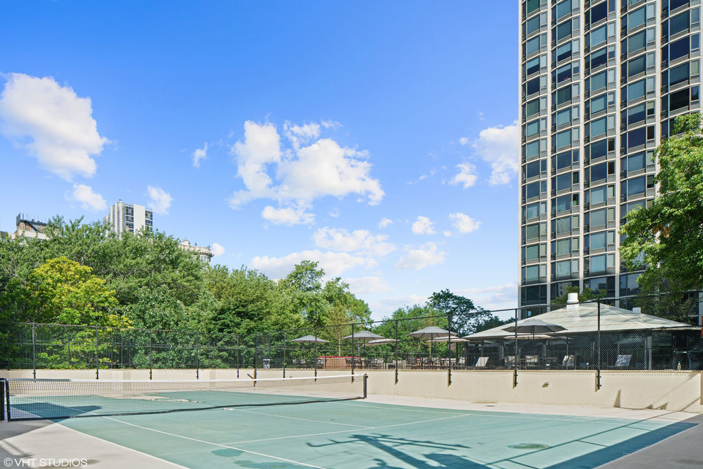 1555 N Astor Street Unit: 23SE