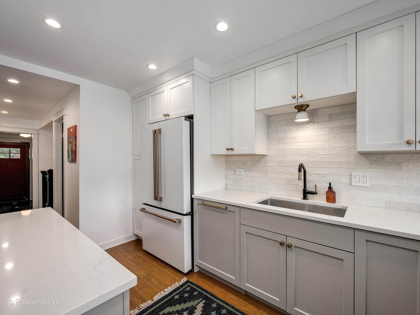 4017 N Whipple Street