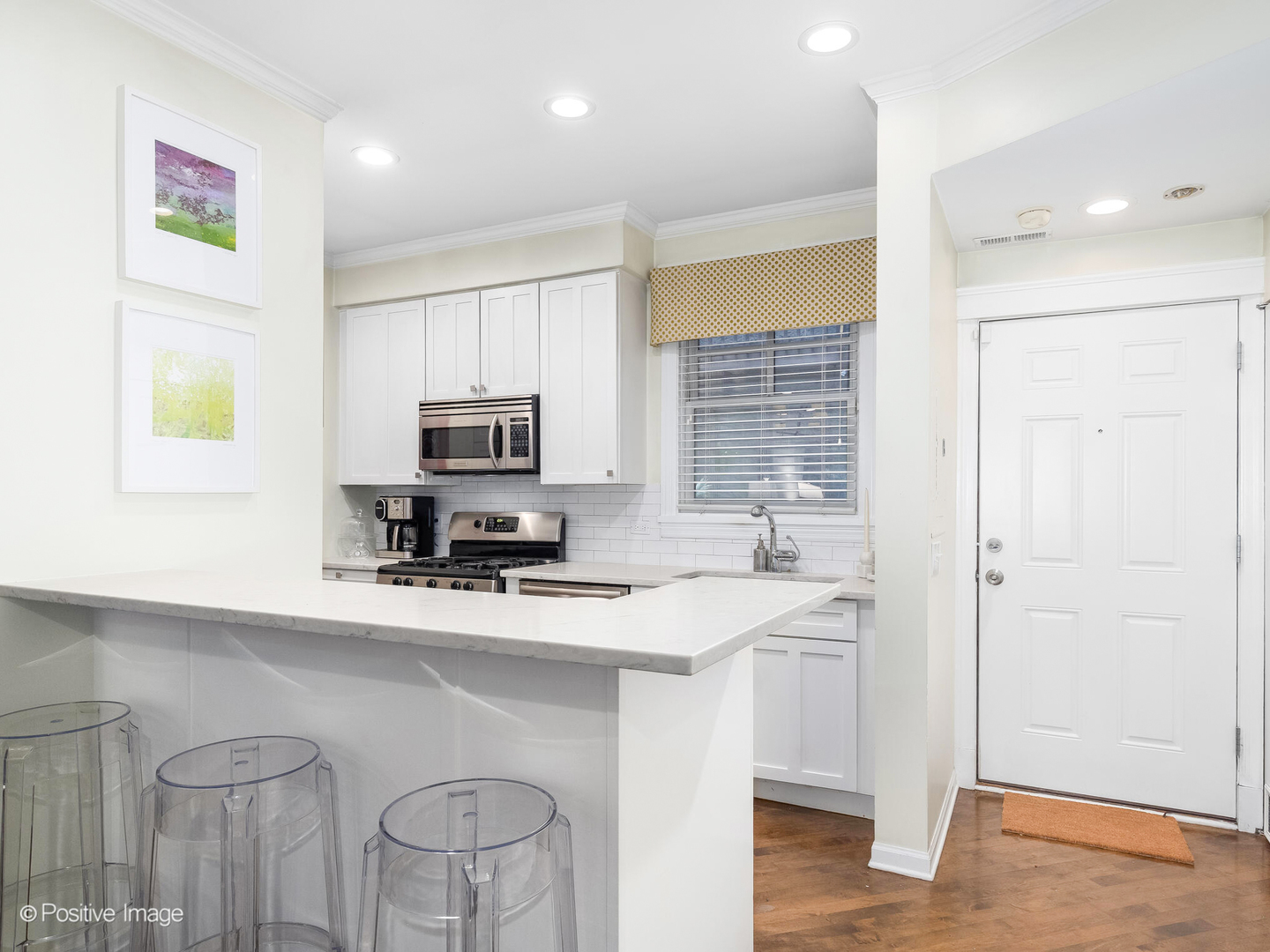 2500 N Seminary Avenue Unit: 3W